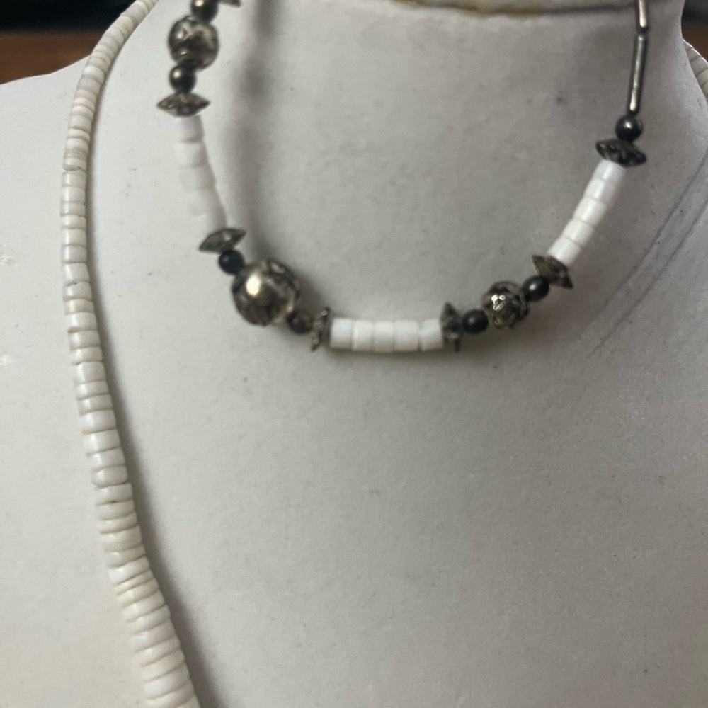 Vintage Puka Shells with Bracelet - Picture 3 of 6